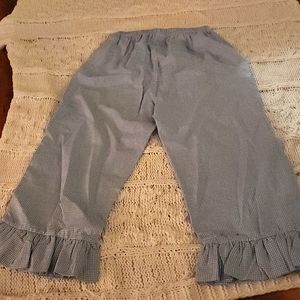 Really cute crop pants small . Light weight perfect for spring cute and comfy.